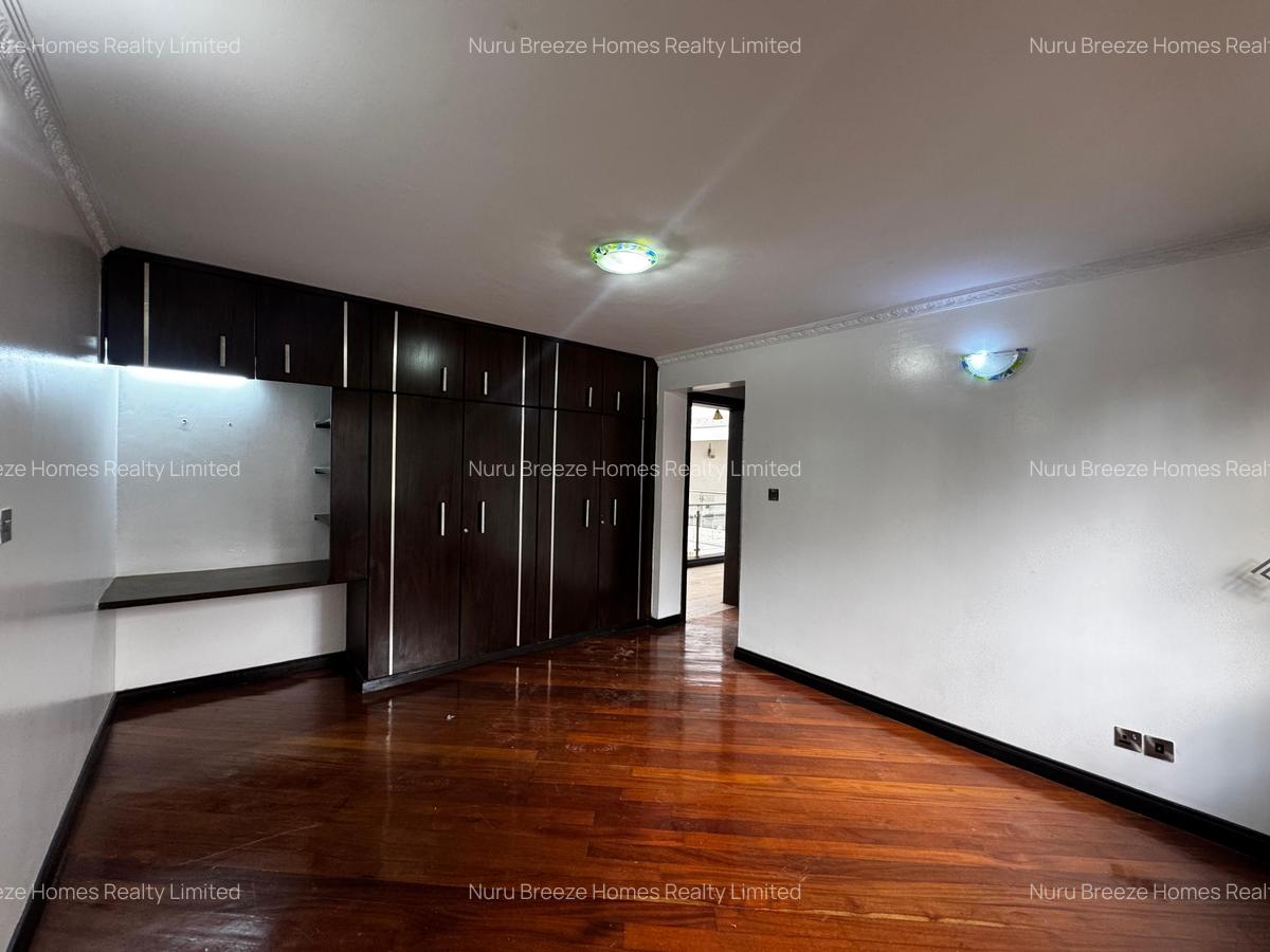 5 Bed House with En Suite in Runda - 19