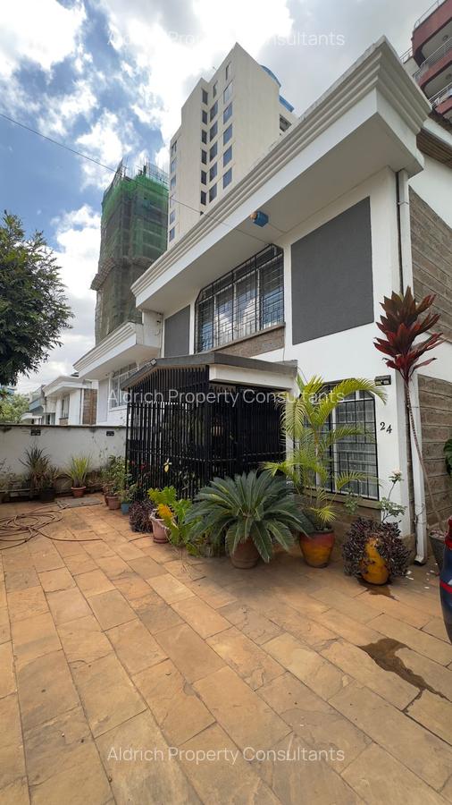 4 Bed Townhouse with En Suite in Parklands - 5