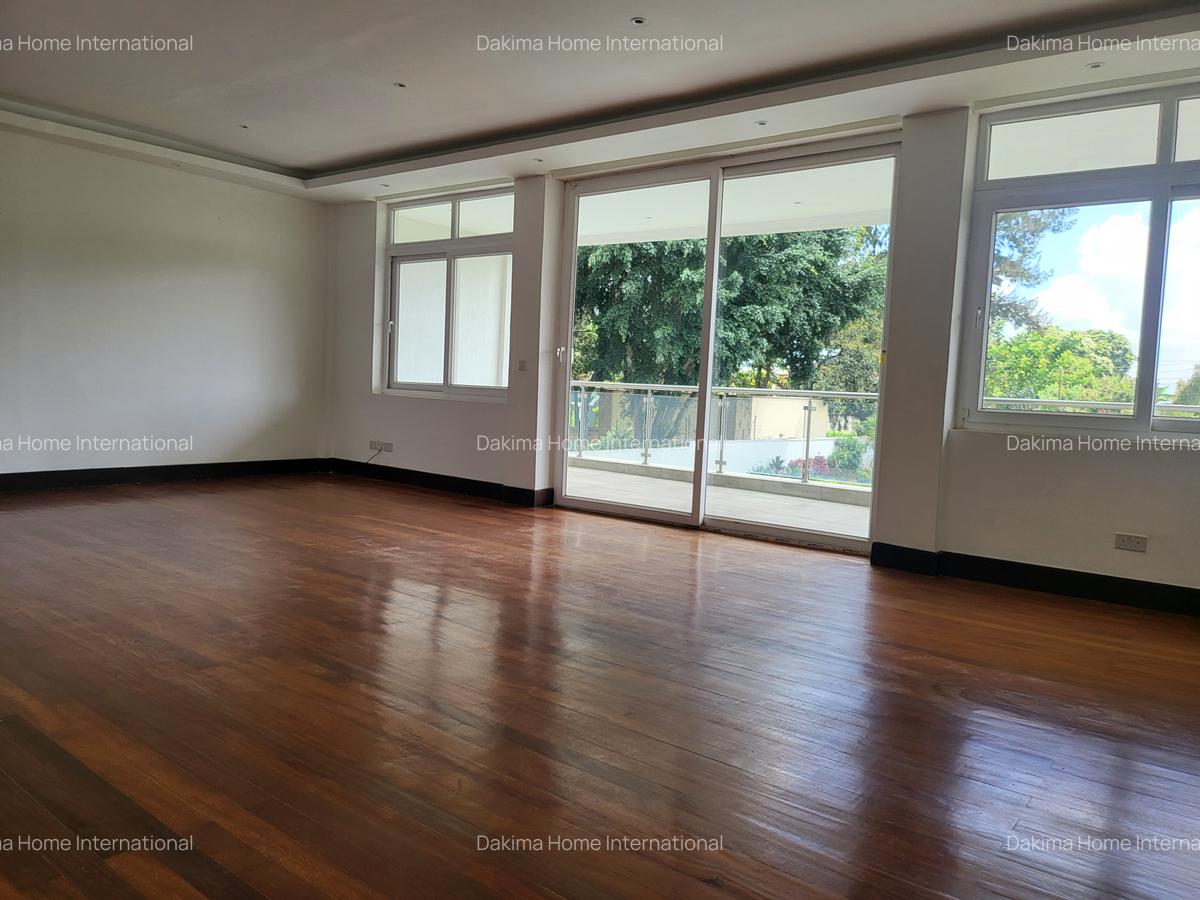 5 Bed House with En Suite in Runda - 11