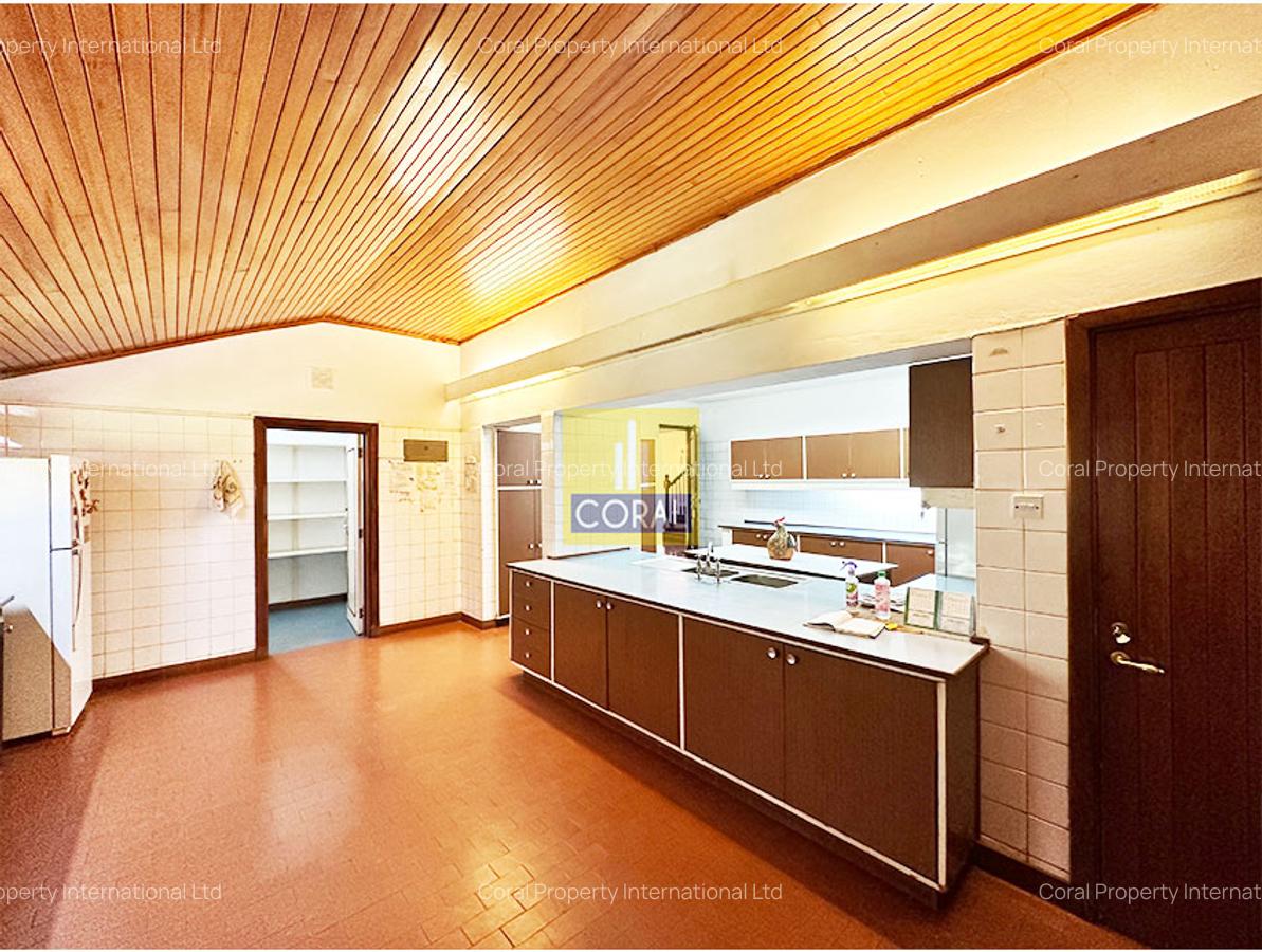 5 Bed House in Rosslyn - 10