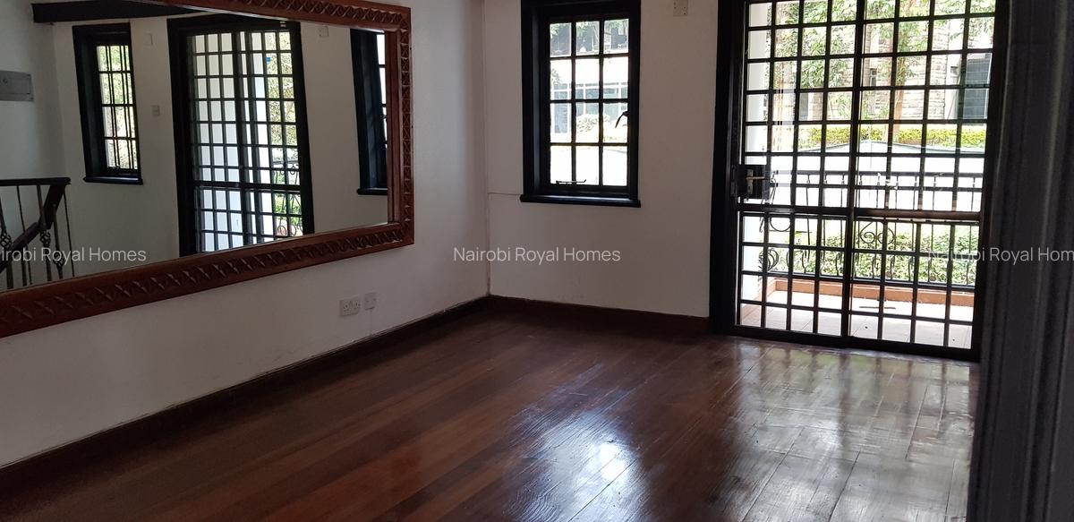 4 Bed Townhouse with En Suite at Riverside - 10