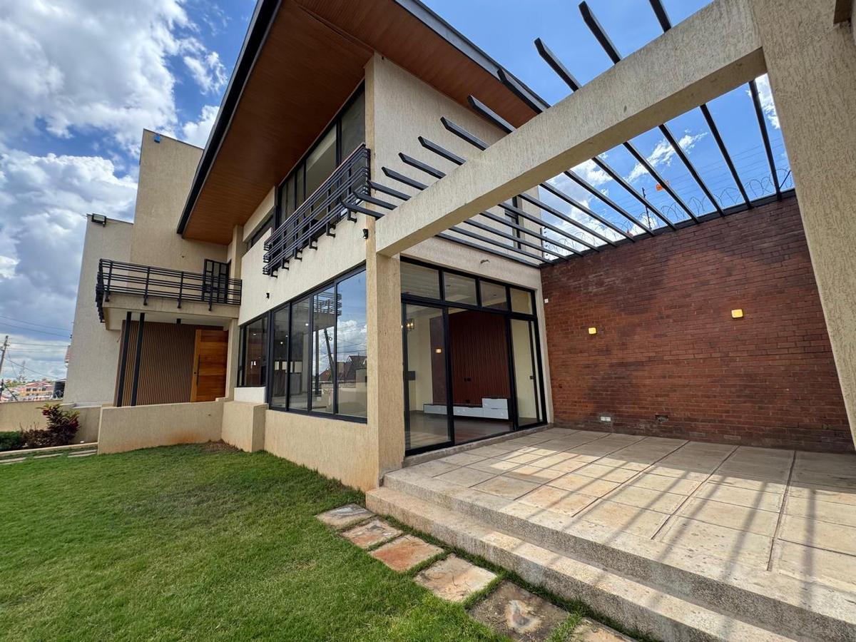 4 Bed Townhouse with En Suite at Membley Estate - 3