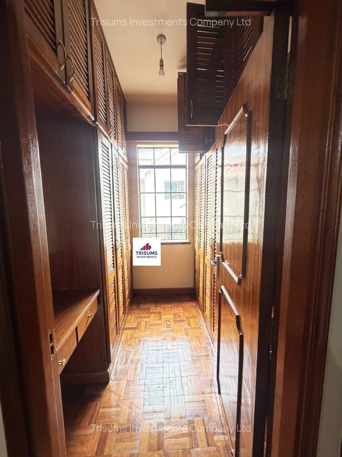 5 Bed House with En Suite in Runda - 9