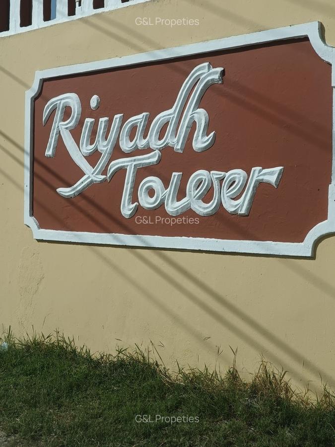 4 Bed Apartment with En Suite at Links Road - 5