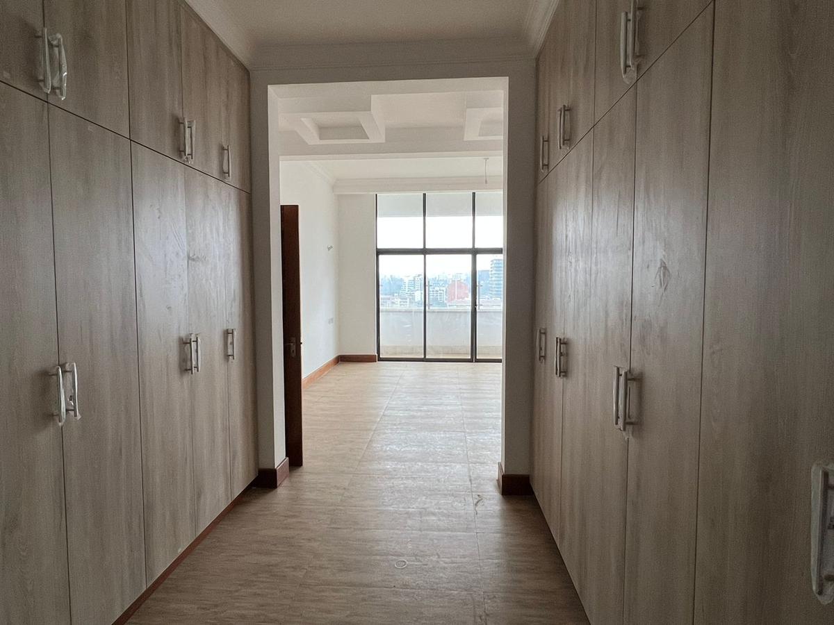 4 Bed Apartment with En Suite in General Mathenge - 11