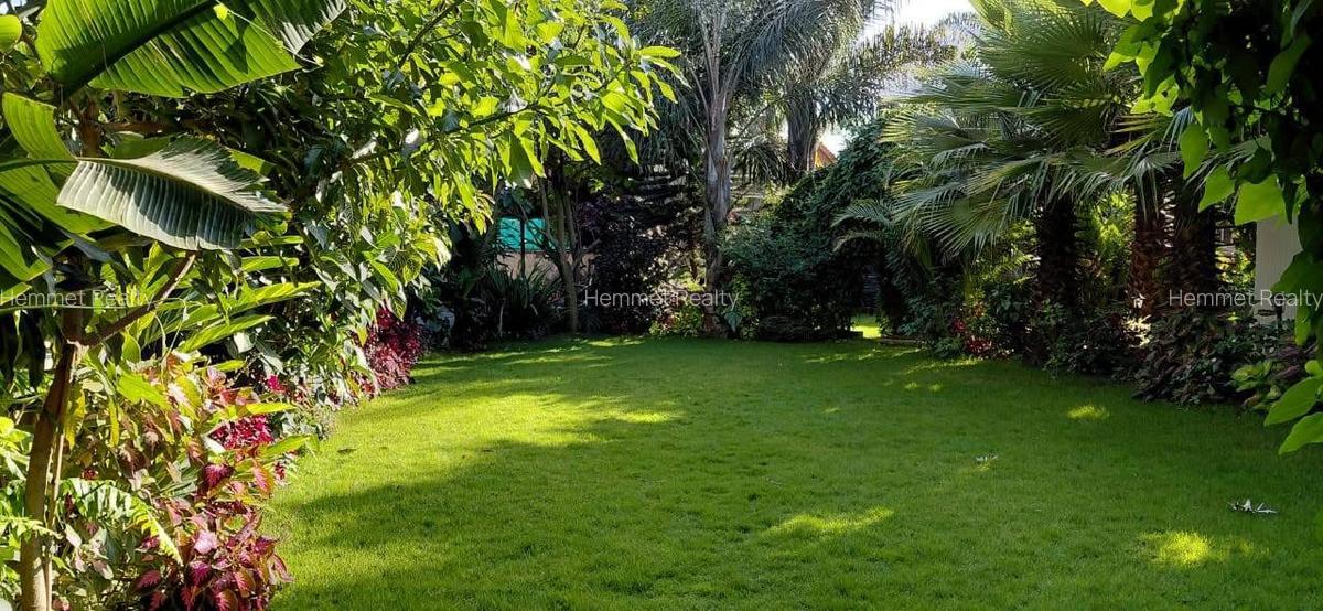 5 Bed House with En Suite in Runda - 15