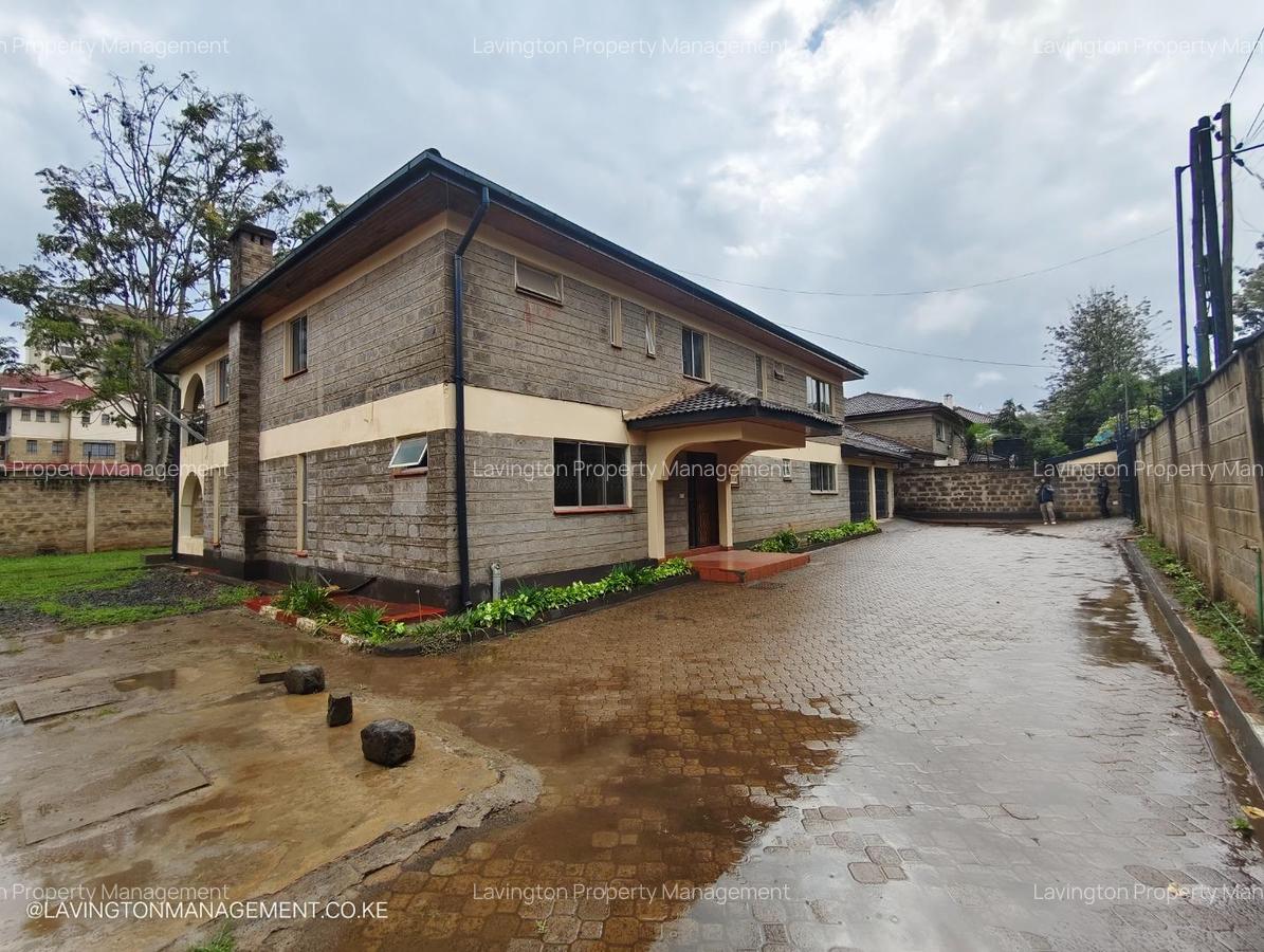 5 Bed House with En Suite at Lavington Green - 3