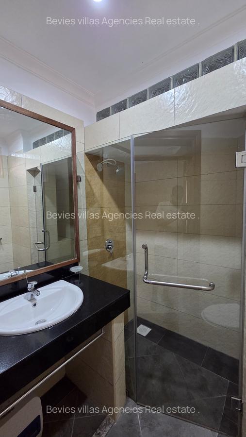 4 Bed Apartment with En Suite at Parklands - 6