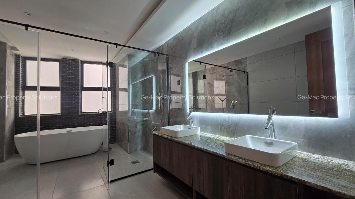 3 Bed Apartment with En Suite in Riverside - 15