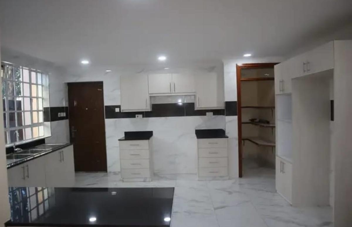 5 Bed Townhouse with En Suite in Lavington - 4