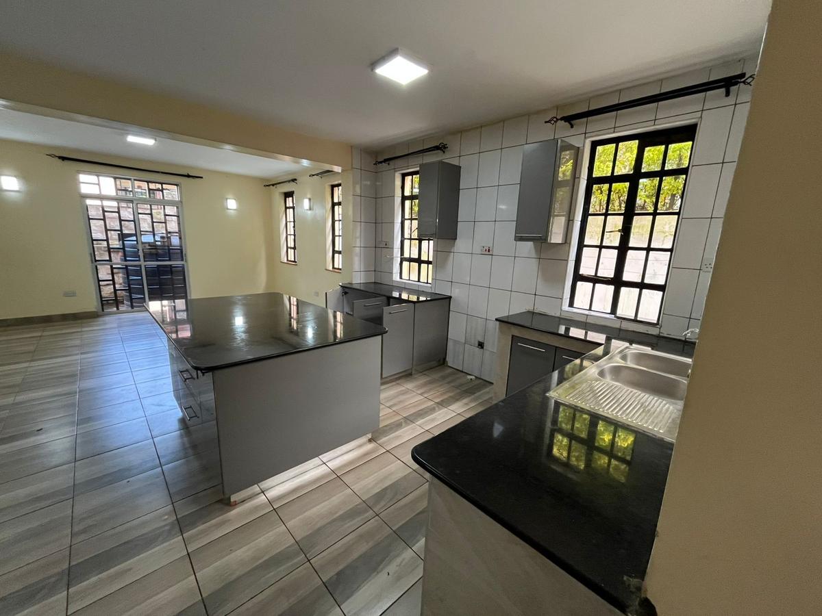 5 Bed Townhouse with En Suite at Westlands - 3