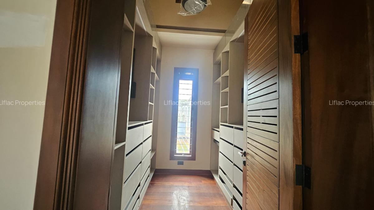 5 Bed House with En Suite in Runda - 6