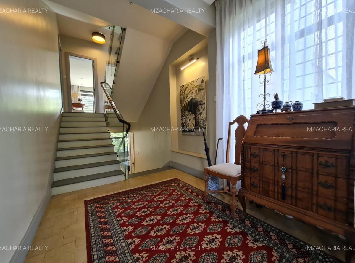 4 Bed Townhouse with En Suite in Kitisuru - 2