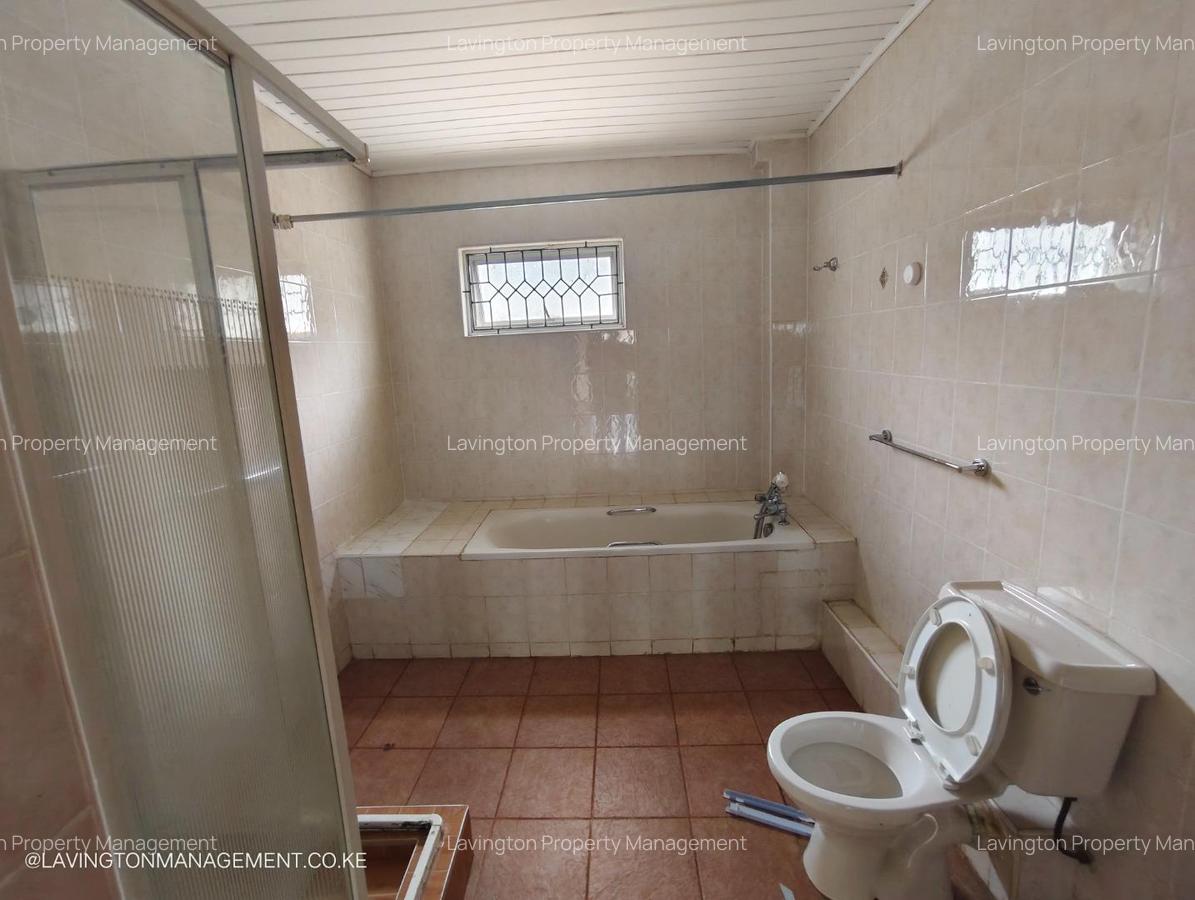 5 Bed House with En Suite at Lavington Green - 18