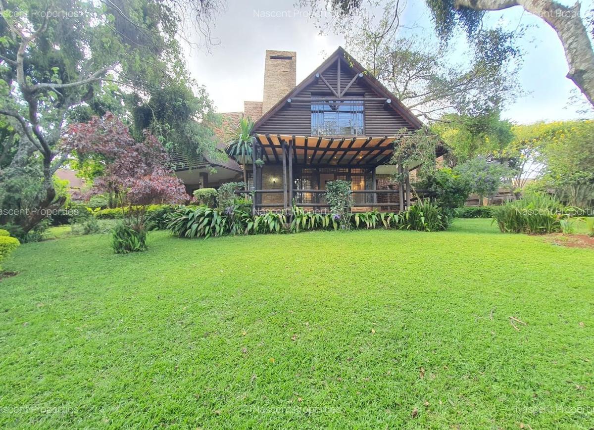 5 Bed Villa with En Suite in Lake View - 1