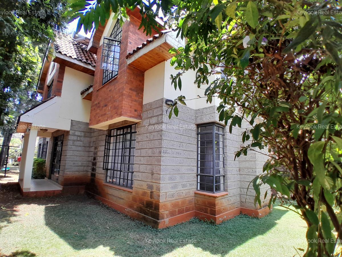 4 Bed Townhouse with En Suite at Lavington - 3