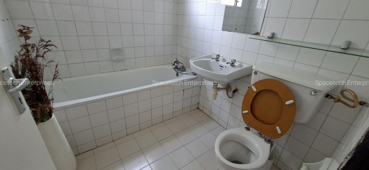 4 Bed Townhouse with En Suite in Lavington - 15