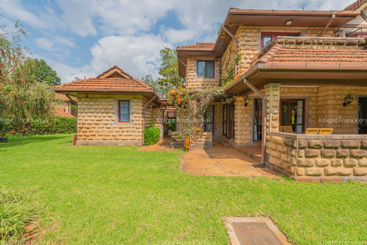 3 Bed House with En Suite in Ridgeways - 16