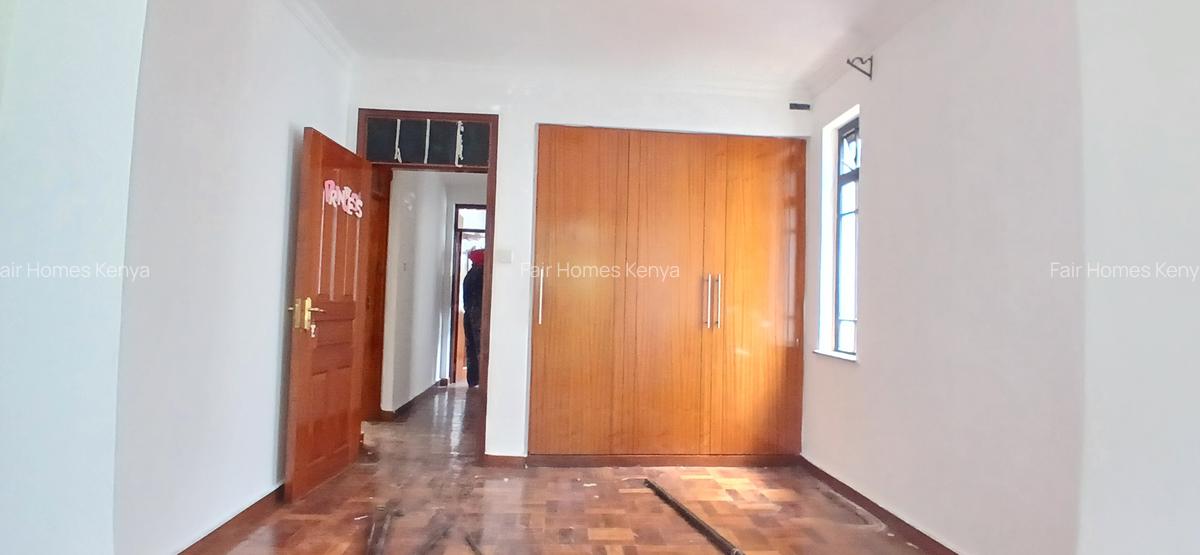 4 Bed Townhouse with En Suite at Valley Arcade - 7