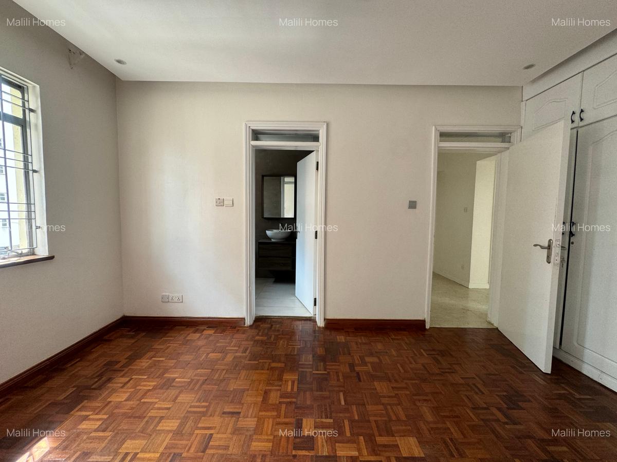 4 Bed Apartment in Riverside - 9