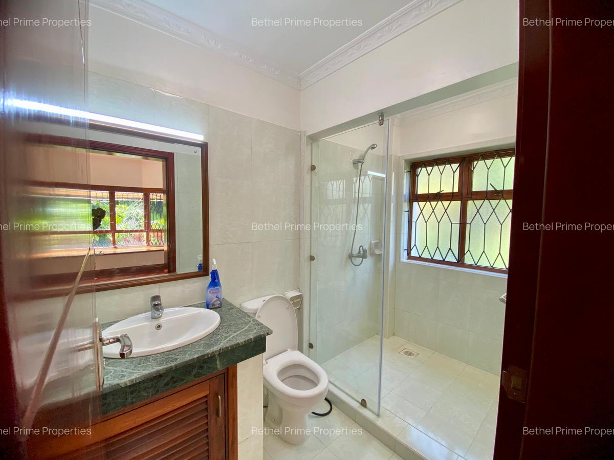 6 Bed Townhouse with En Suite in Runda - 19