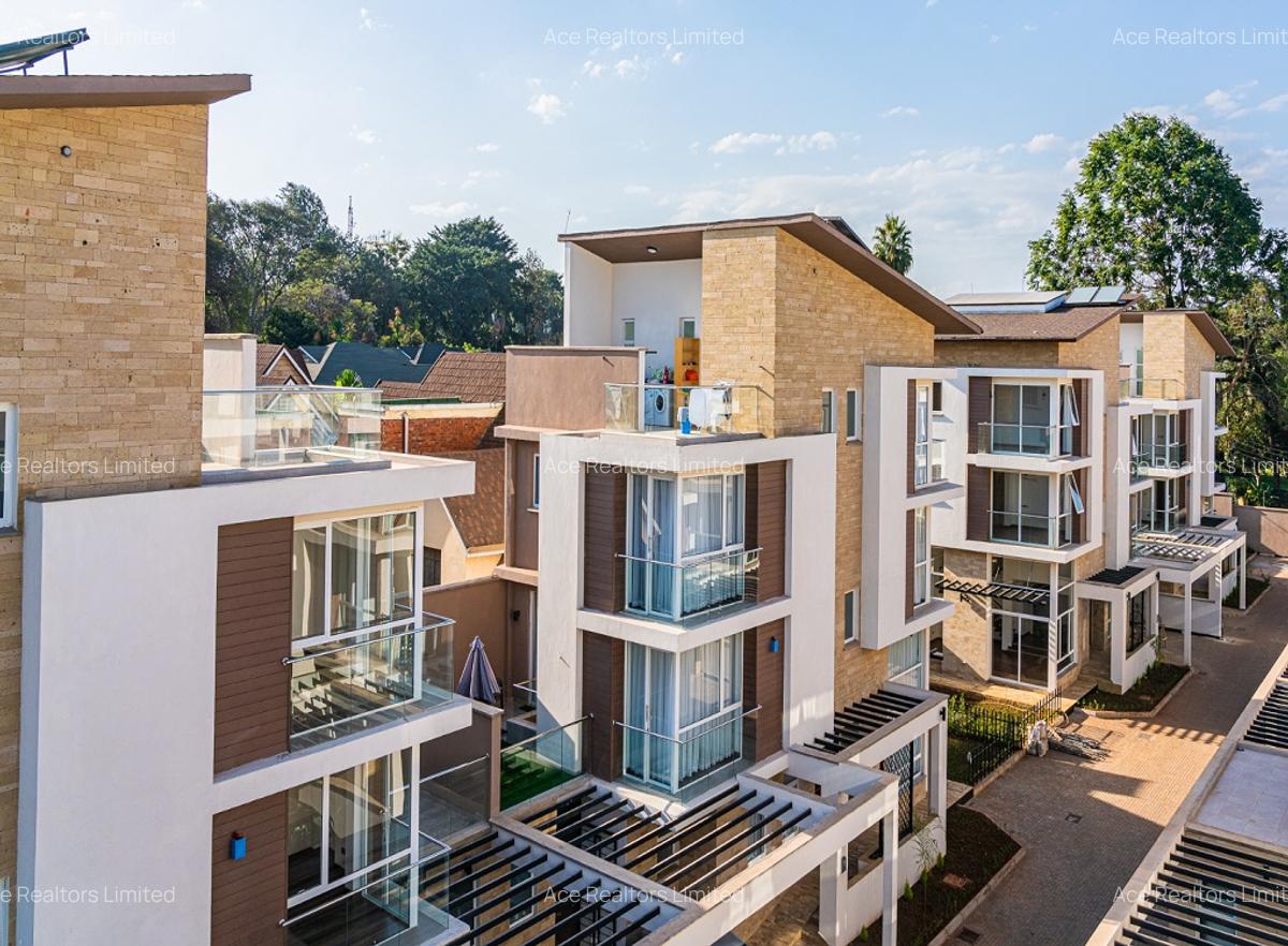 4 Bed Townhouse with En Suite at Lavington - 1