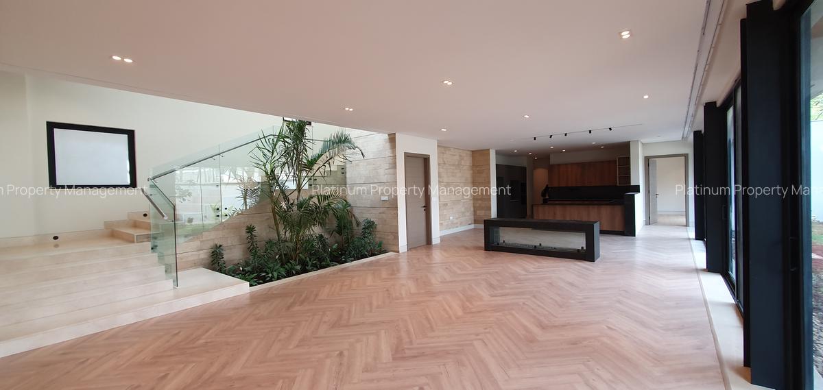 5 Bed Villa with En Suite in Westlands Area - 3