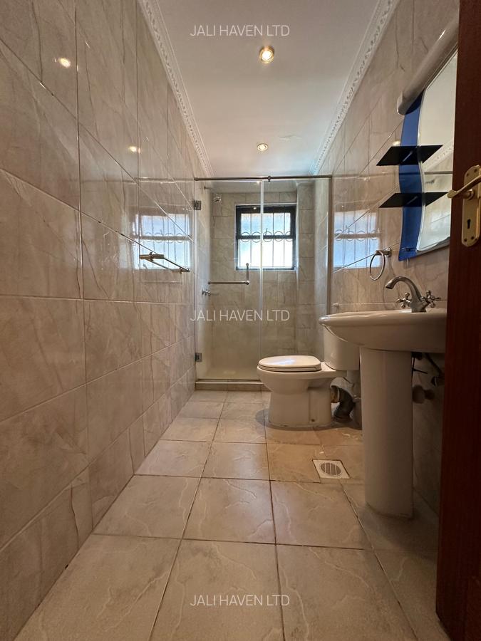 3 Bed Apartment with En Suite in Lavington - 10