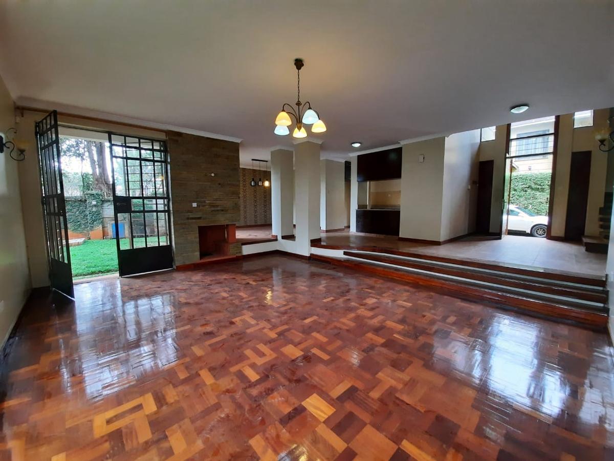 4 Bed Villa with En Suite in Lavington - 1