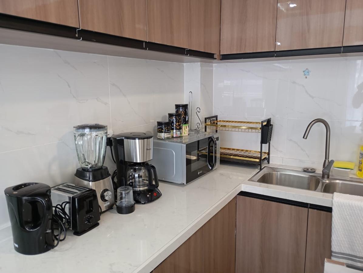 Serviced 2 Bed Apartment with En Suite at Riverside - 4