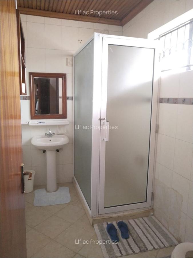 4 Bed House with En Suite in Runda - 14