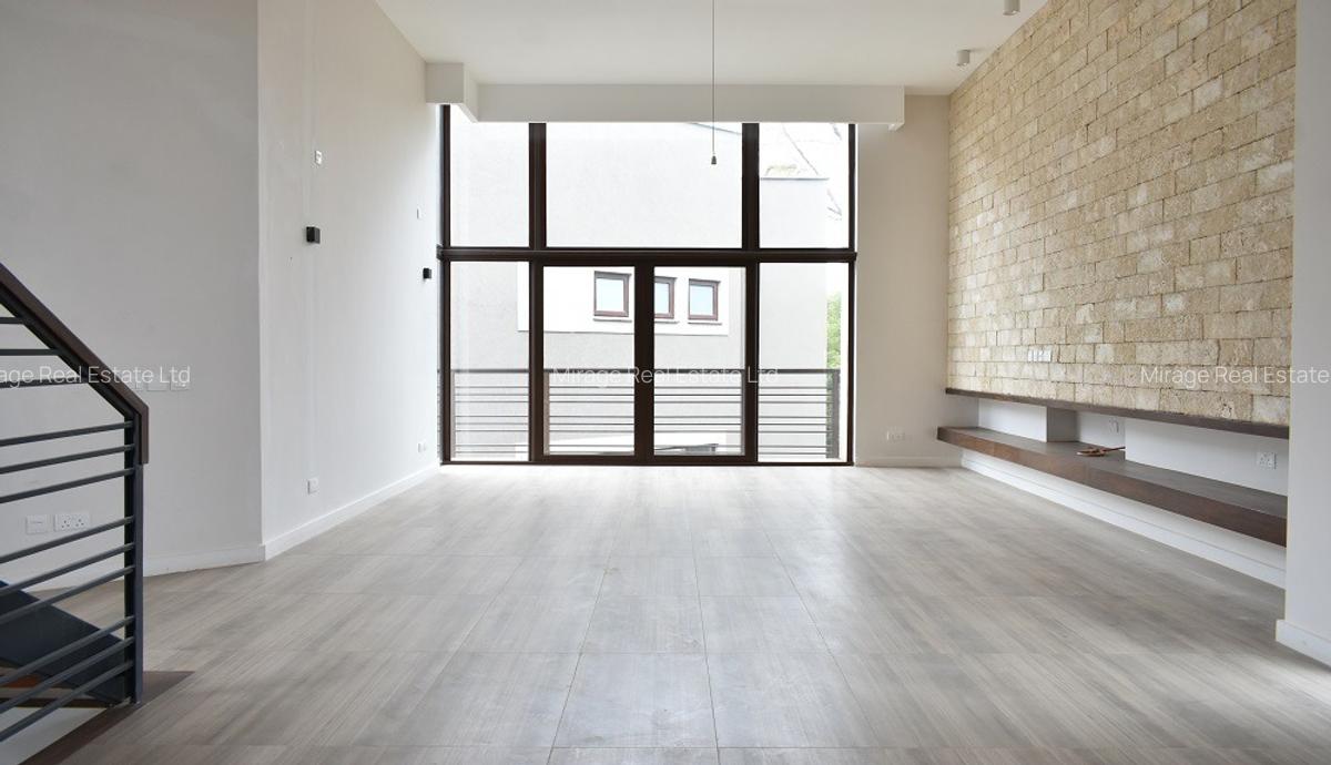 4 Bed Villa with En Suite in Lavington - 11