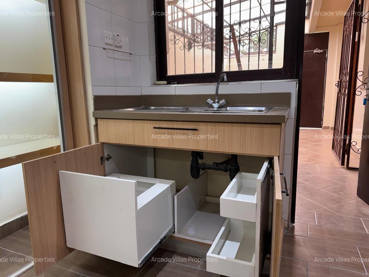 4 Bed Townhouse with En Suite in Runda - 6