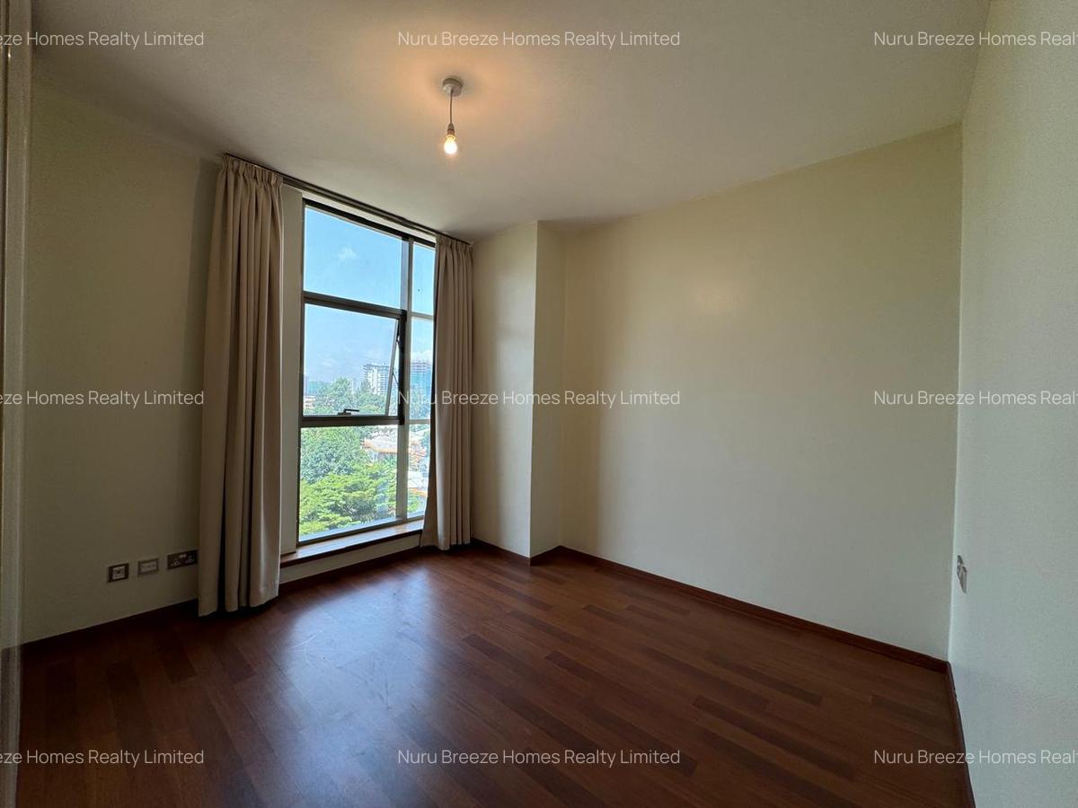 3 Bed Apartment with En Suite in Parklands - 11