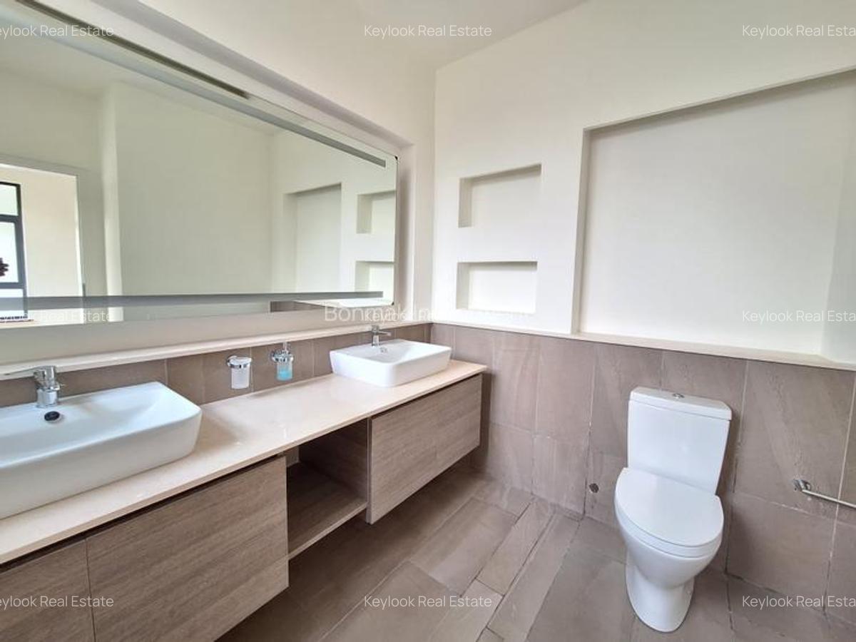 3 Bed Apartment with En Suite at Riverside Drive - 12