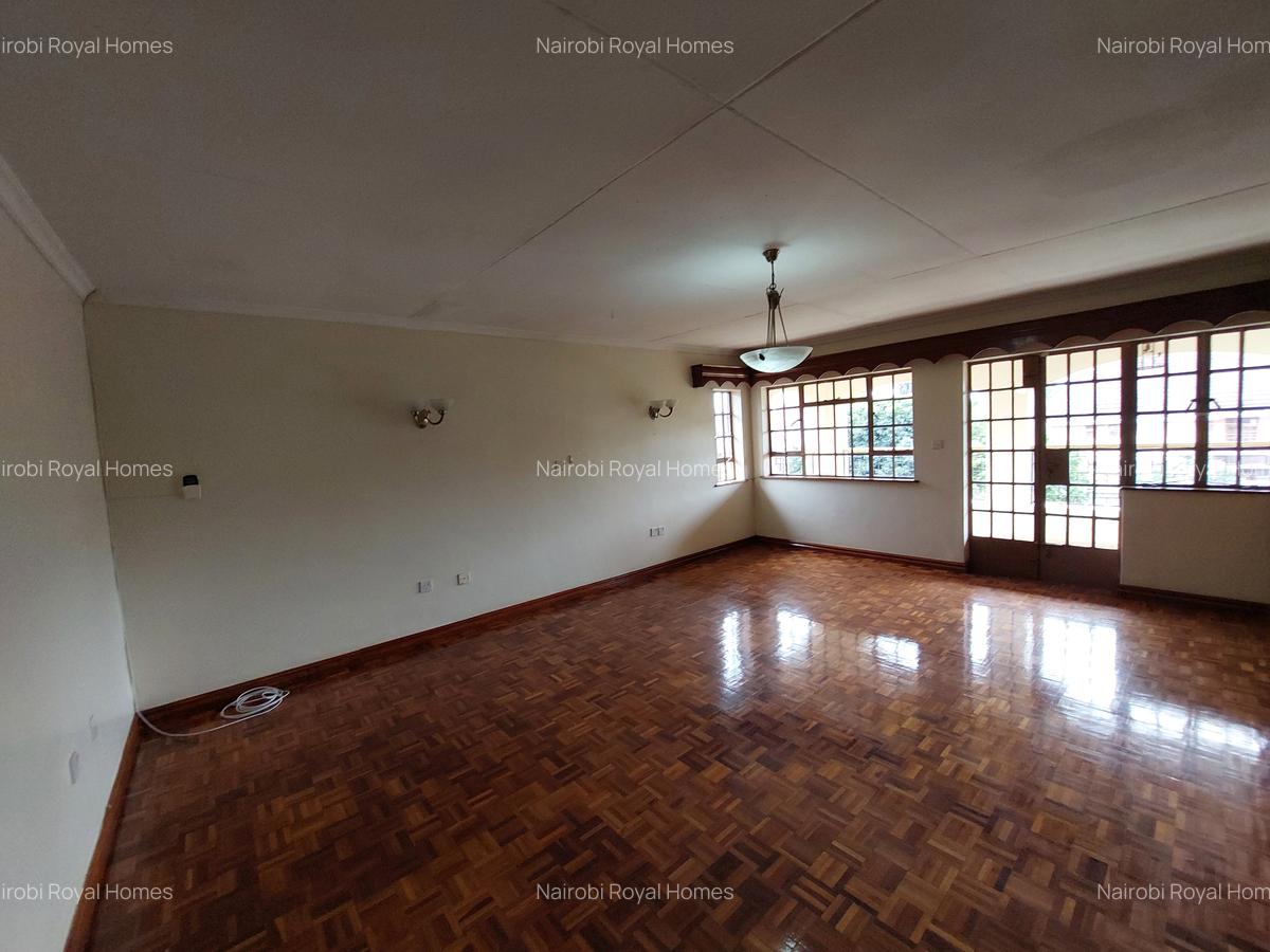 5 Bed House with En Suite at Daisy Road - 14