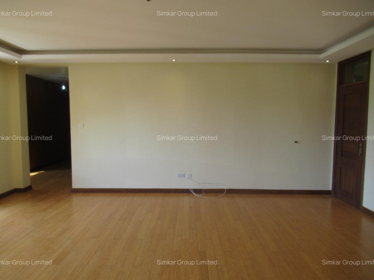 4 Bed Apartment with En Suite at Riverside Drive - 15