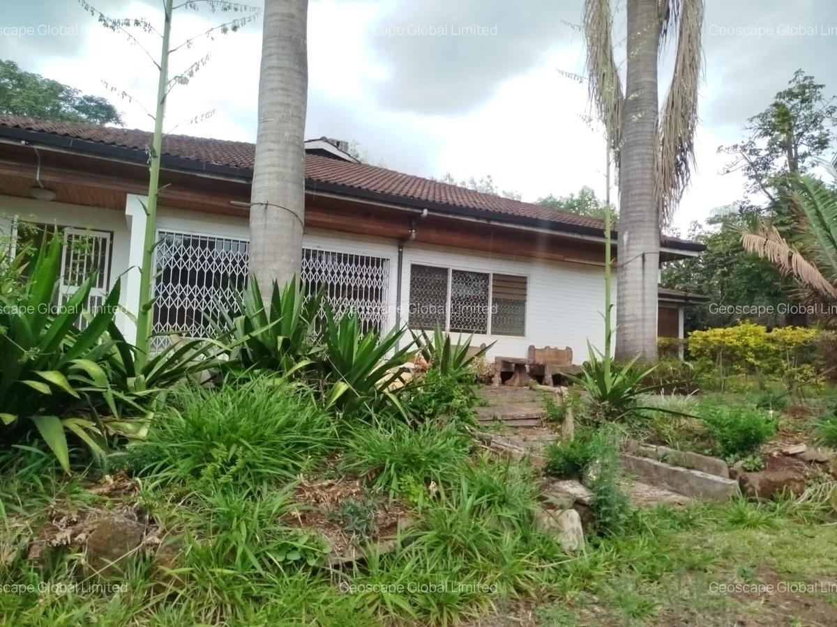 7 Bed House with En Suite in Lavington - 13