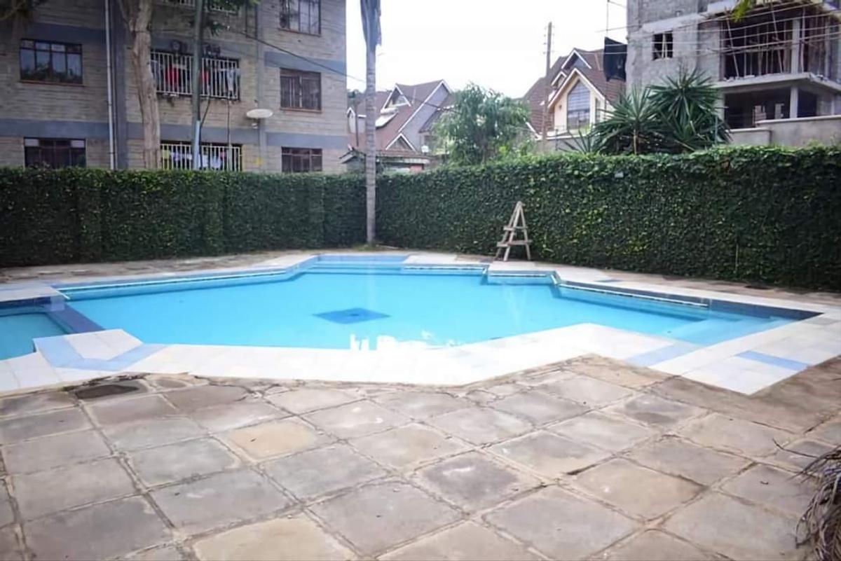 5 Bed House with En Suite at Lavington - 8