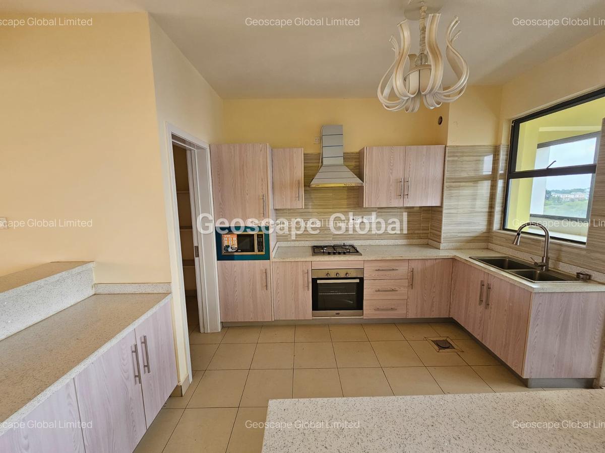 3 Bed Apartment with En Suite in Brookside - 4