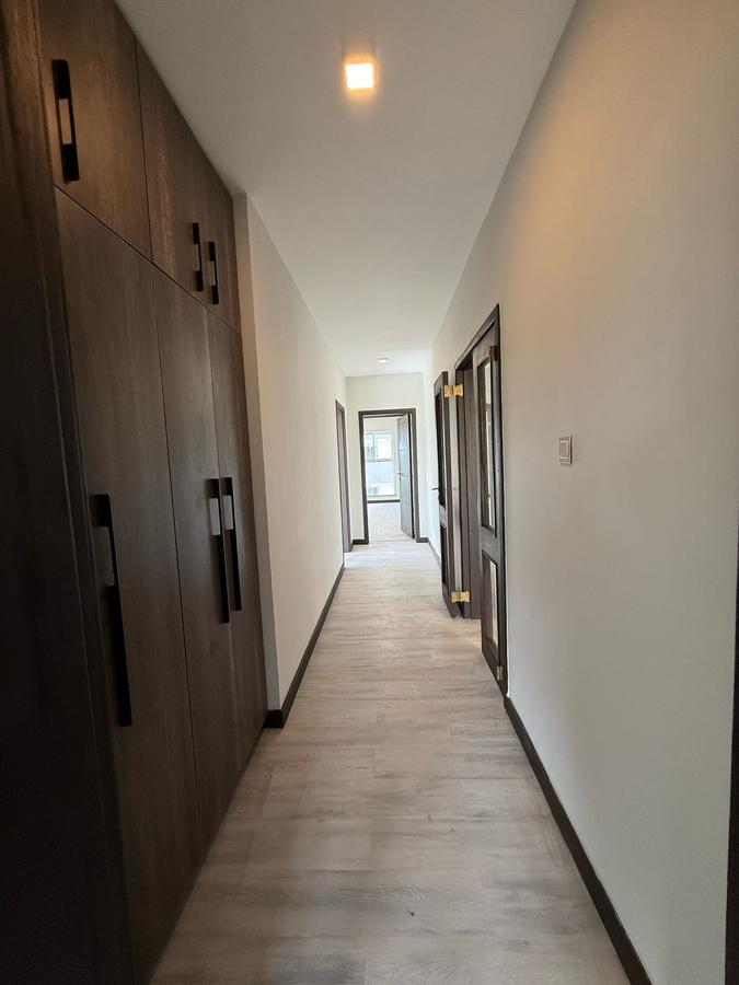 2 Bed Apartment with En Suite in Riverside - 5