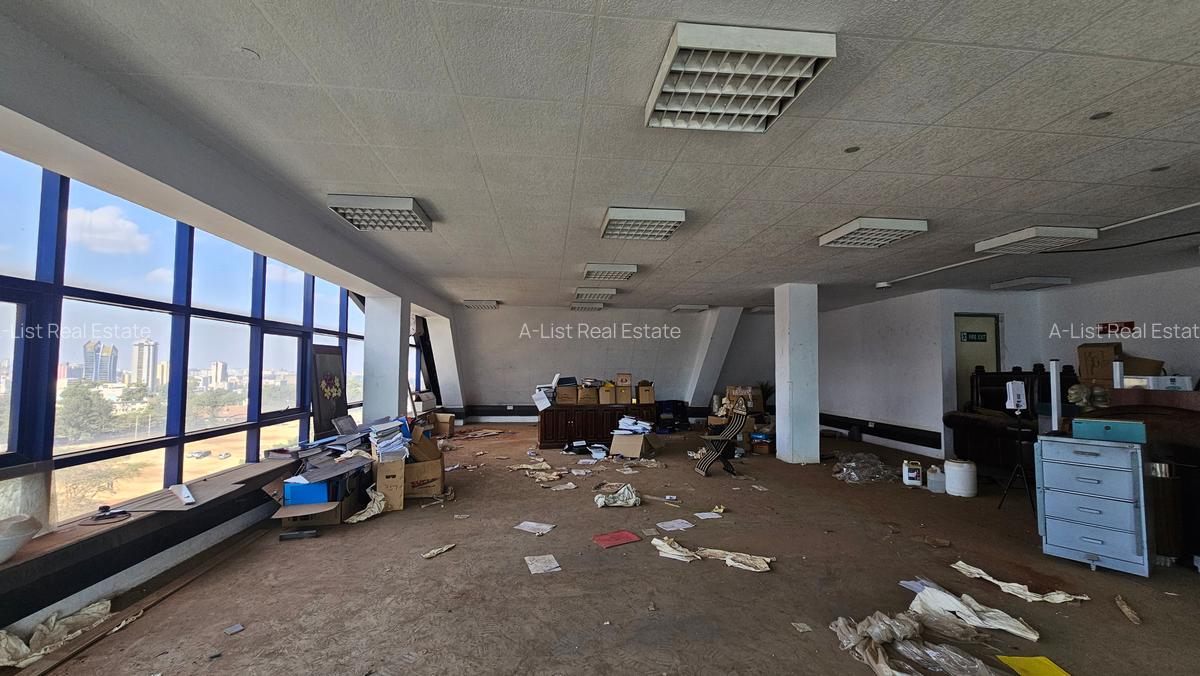 2,000 ft² Office with Service Charge Included at Parklands Road - 6