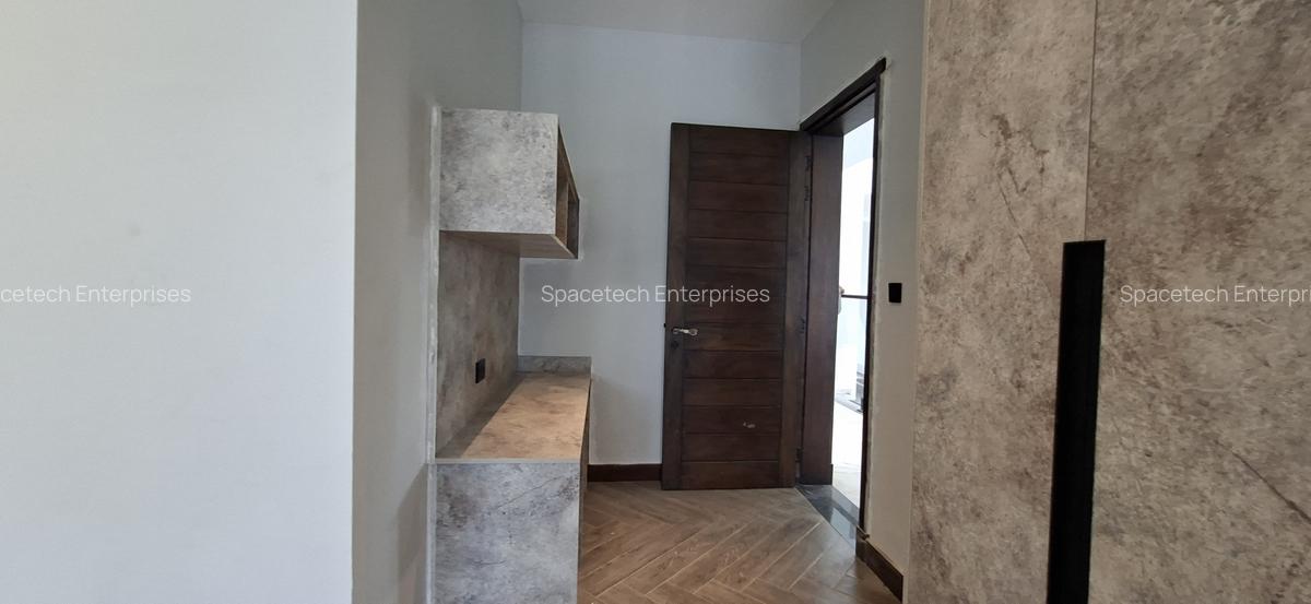 5 Bed House with En Suite in Nyari - 11