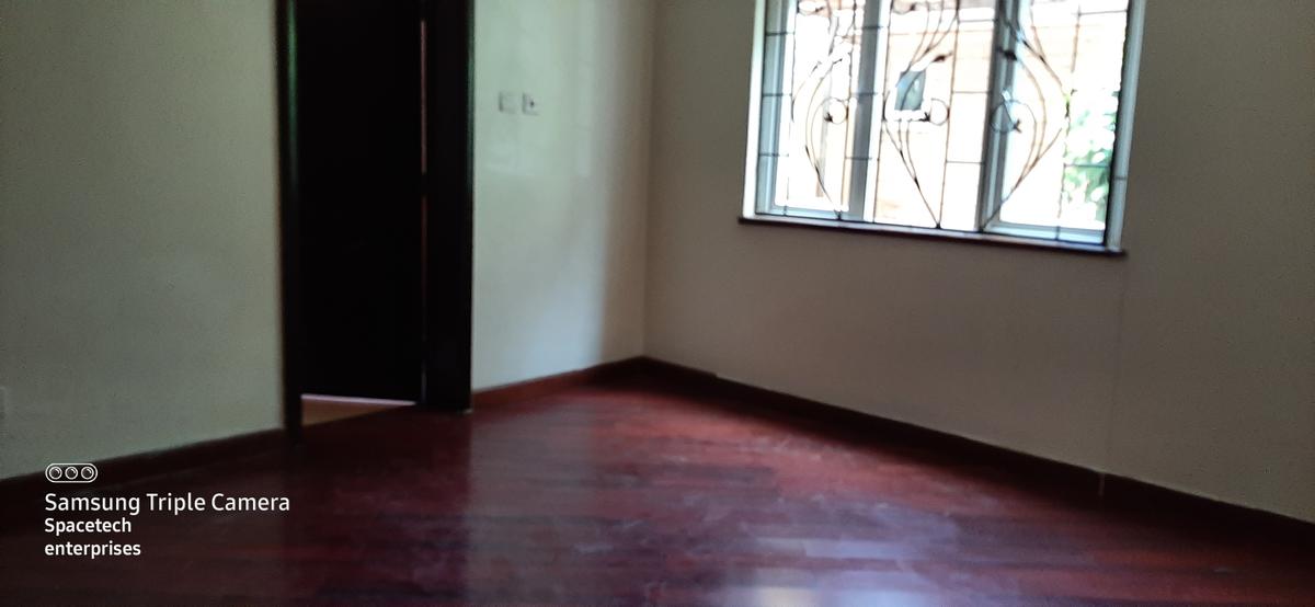 5 Bed Townhouse with En Suite in Lavington - 13