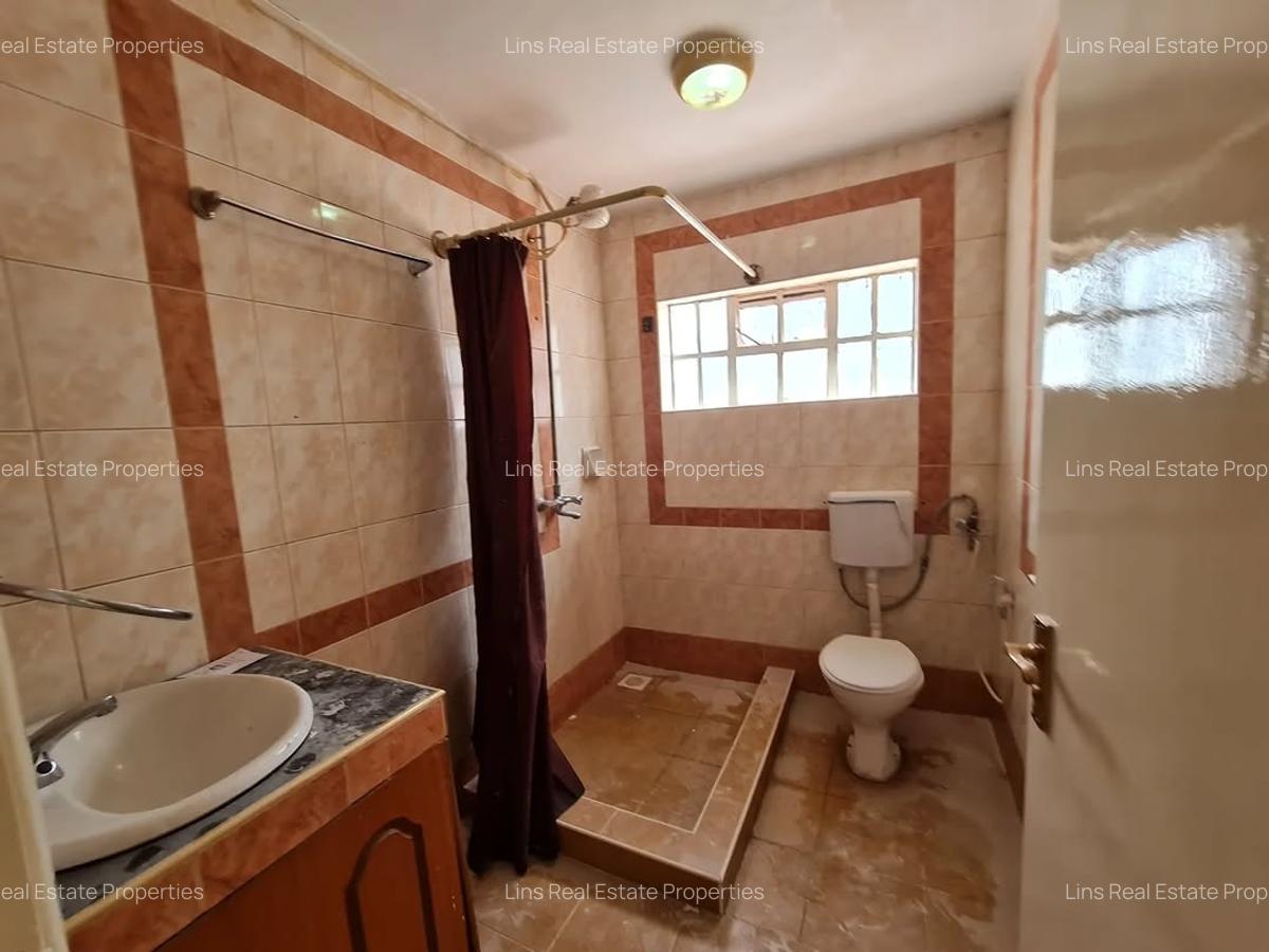 5 Bed Townhouse with En Suite in Brookside - 8