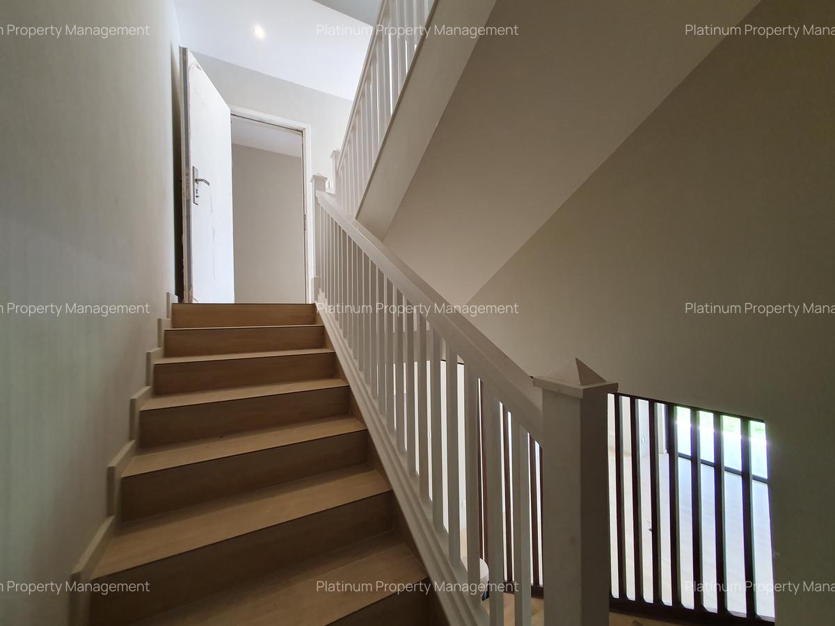 4 Bed Townhouse with En Suite in Kyuna - 9