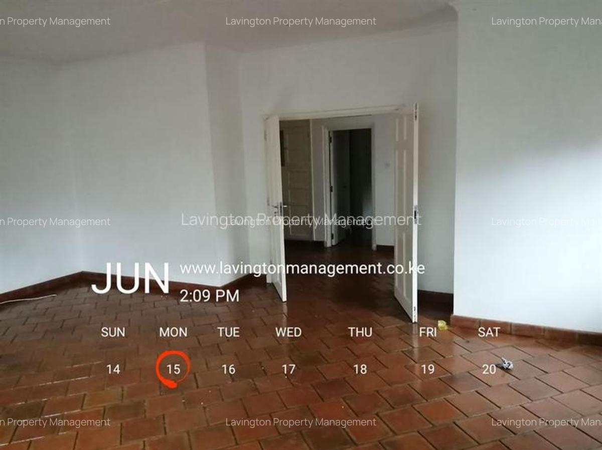 4 Bed House with En Suite at Lavington Green - 13