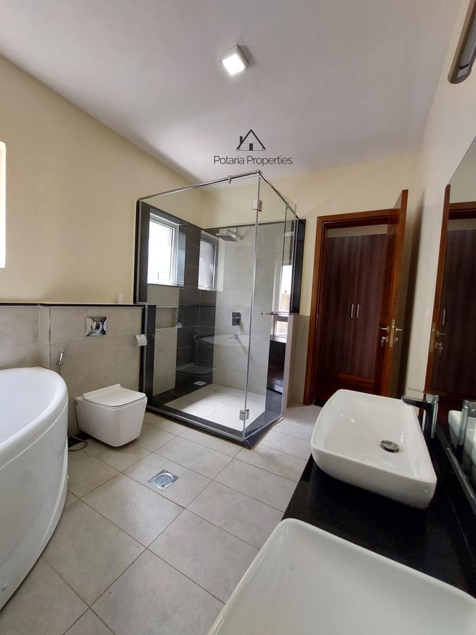 5 Bed House with En Suite in Lavington - 13