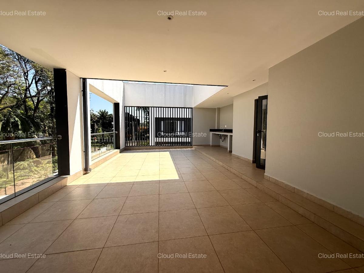 5 Bed House with En Suite in Kyuna - 3