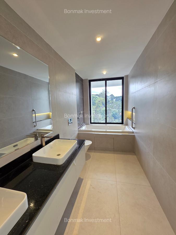 6 Bed Townhouse with En Suite at Old Kitusuru - 14